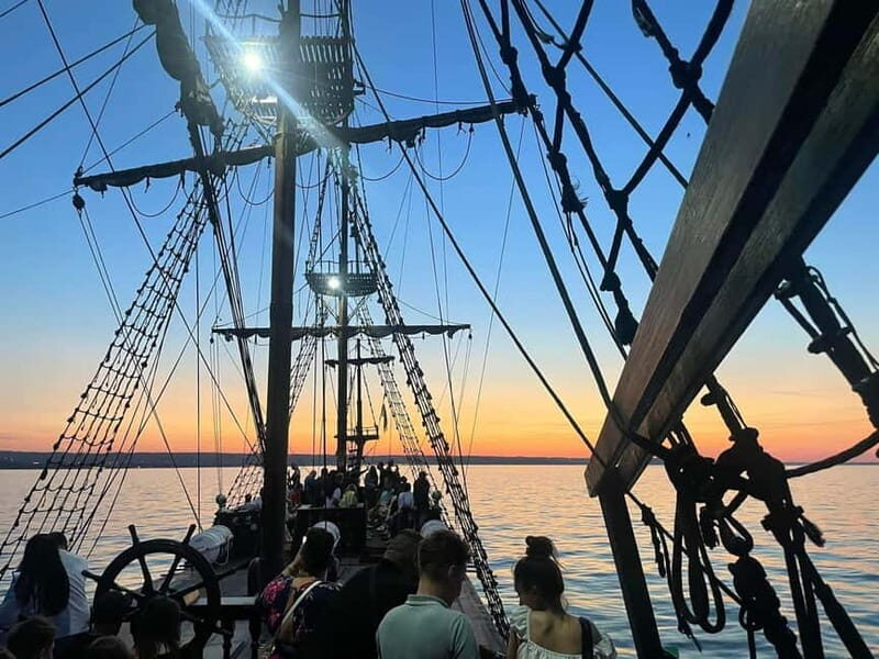 Gdansk: 8:30PM Evening Cruise With Live Music on Black Pearl - Authentic Perspectives from Reviewers