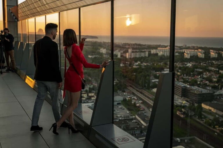 Gdask: Olivia Star Sky-High Views, Dinner, and Cocktails - A Deep Dive into the Olivia Star Experience