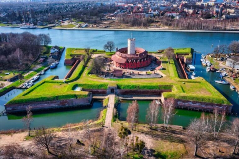 Gdask-Sopot: Private Cruise with a Glass of Prosecco - Exploring the Route and Key Landmarks