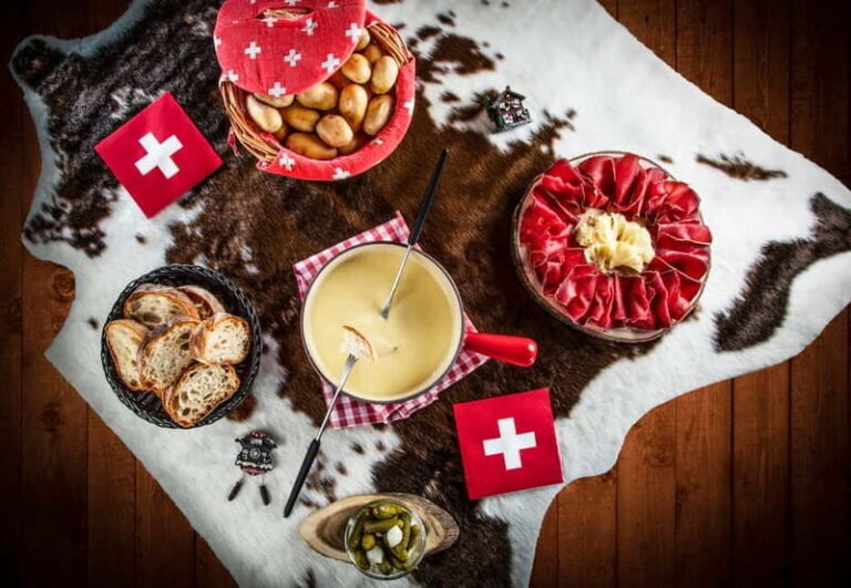 Geneva: City Tour and Fondue Cooking Class, Swiss Folklore - Swiss Folklore and Music