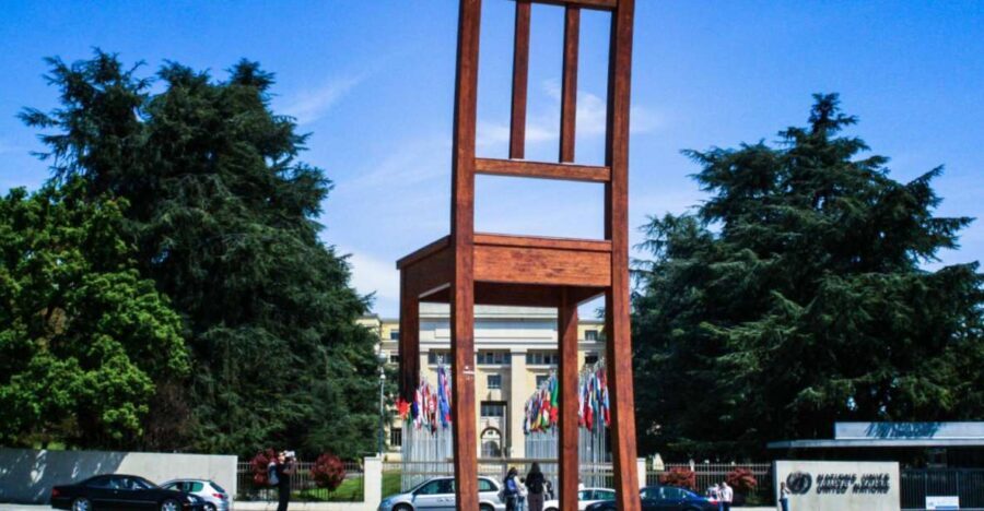 Geneva City Tour and Yvoire Medieval Village - Lake Geneva Cruise: A Romantic Finish