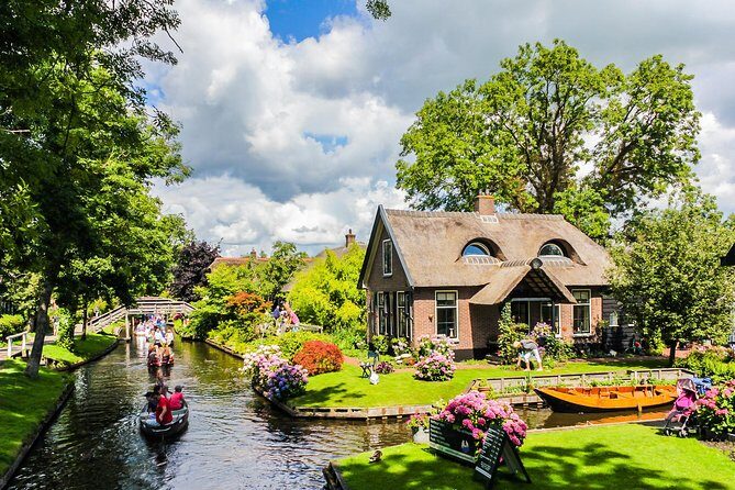 Giethoorn and Afsluitdijk Day Trip from Amsterdam with Boat Trip - Who Will Love This Tour?