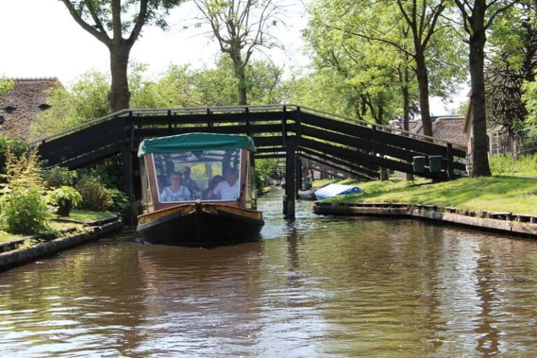 Giethoorn: Canal Cruise & lake Tour & Sightseeing Village - The Canal Cruise: Cozy, Scenic, and Informative