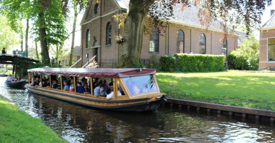 Giethoorn: Private Guided Canal Cruise with Coffee and Tea - Who Should Consider This Tour?