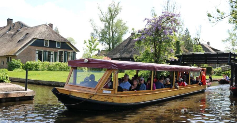 Giethoorn: Village & National Park Canal Cruise with Coffee - Who Should Consider This Tour?