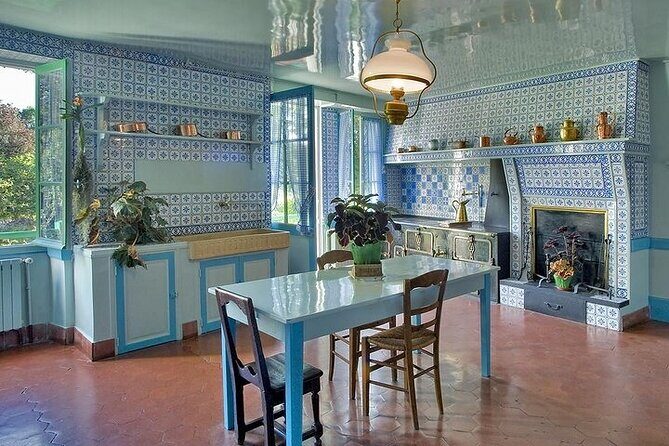 Giverny & Versailles Day Trip From Paris with Professional Guide - Why This Tour Works Well