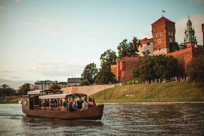 Gondola cruise The Vistula River Krakow private tour up to 12 person - Who Should Consider This Experience?