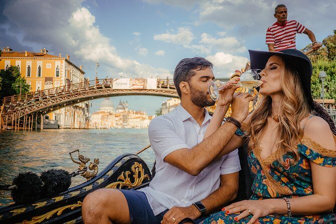 Gondola Ride and Aperitif in a Venetian Palace - An In-Depth Look at the Venice Gondola and Palace Aperitivo Tour