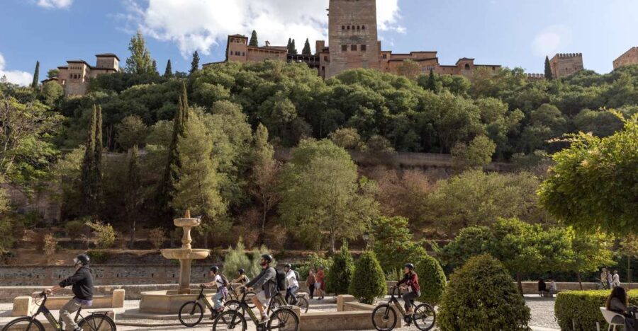 Granada: Albaicin and Sacromonte E-Bike Tour - Detailed Breakdown of the Itinerary