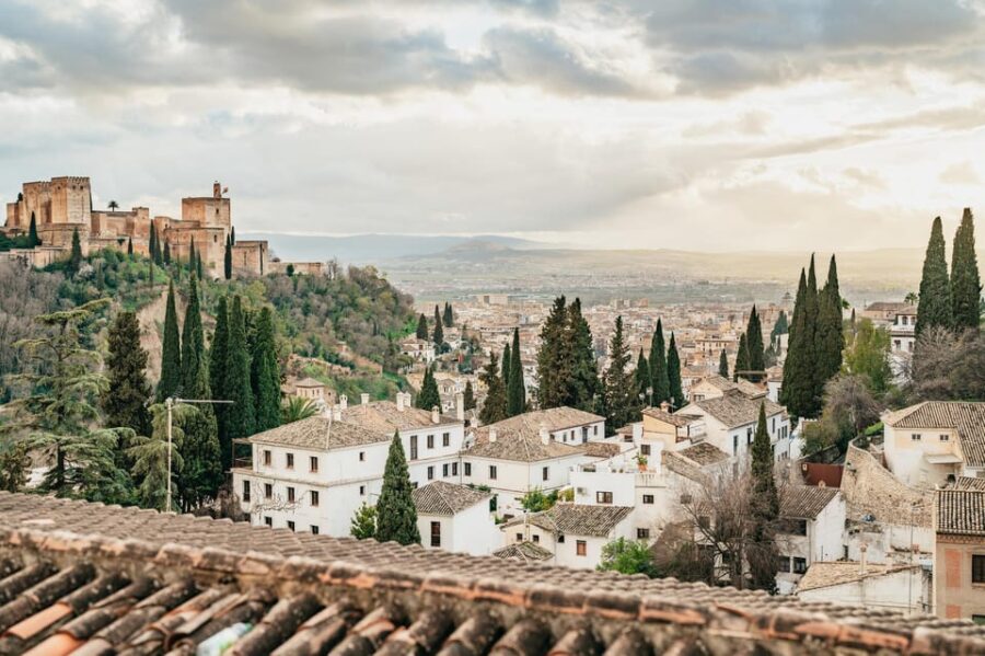 Granada: Albaicín and Sacromonte Guided Sunset Walking Tour - Who Should Consider This Tour?