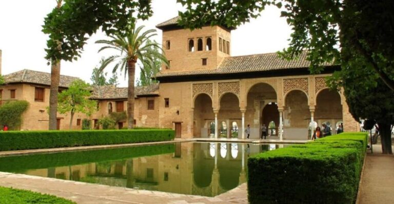 Granada: Alhambra and Generalife Gardens Guided Tour - What to Expect During the Tour