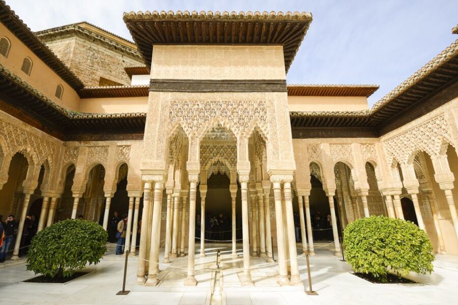 Granada: Alhambra Fast-Track Guided Tour - What Youll Love About This Tour