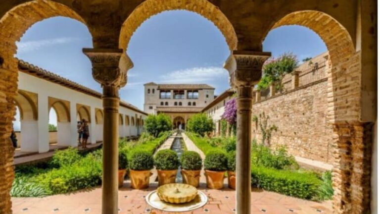 Granada: Generalife and Alcazaba Guided Tour without Tickets - Who is This Tour Best Suited For?