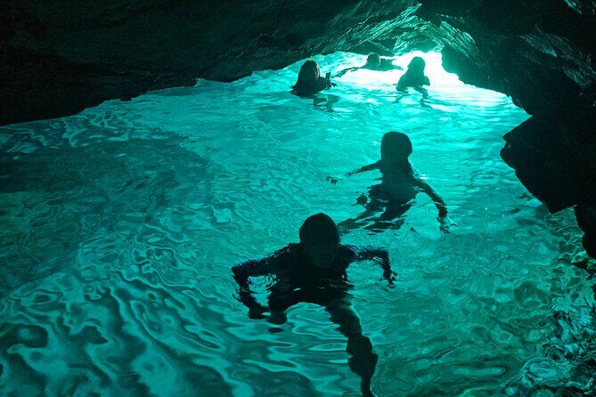 Green Cave Sea Kayak Day Tour in the Elaphiti islands - Food and Refreshments