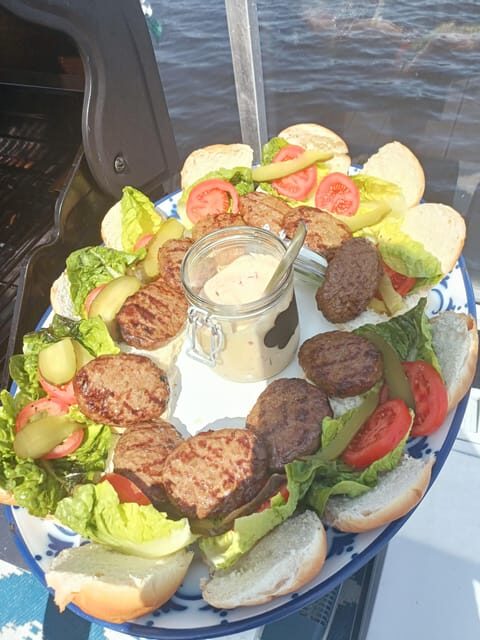 Groningen: Private Highlights BBQ with Drinks on the Lake - FAQ