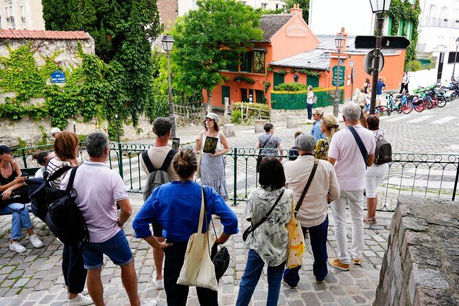 Guided tour of Montmartre in songs with a professional - The Value and Practicalities