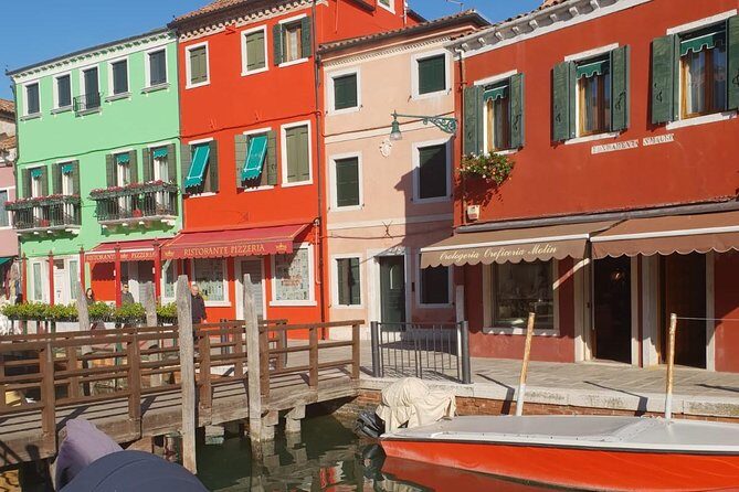 Guided Tour of Murano, Burano & Torcello Islands around Venice with Private Boat - Burano: The Colorful Wonder