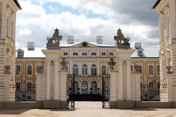 Half-Day Private Trip to Rundale Palace and Garden - The Scenic Drive and Local Insights