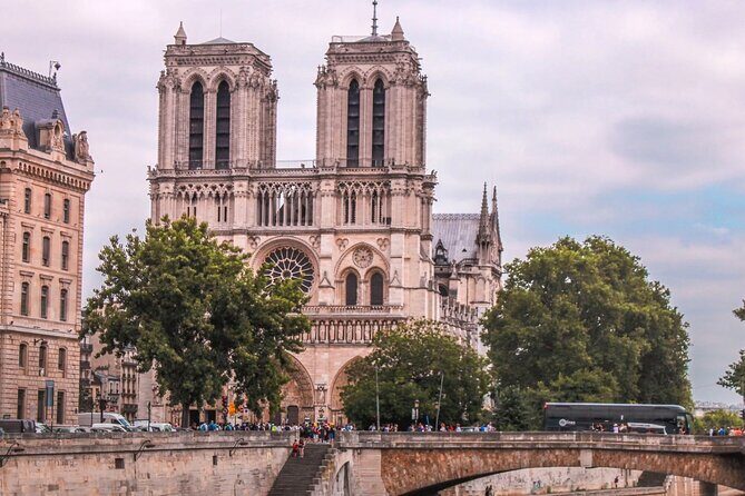 Half-day Walking tour with Fun Guide & Arc du Triomphe Tickets - The Value of a Guided Tour with Local Stories
