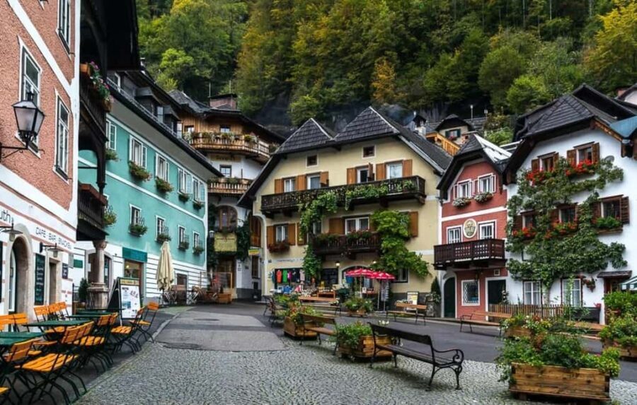 Hallstatt & Salzburg Day Trip from Vienna or Bratislava - Frequently Asked Questions