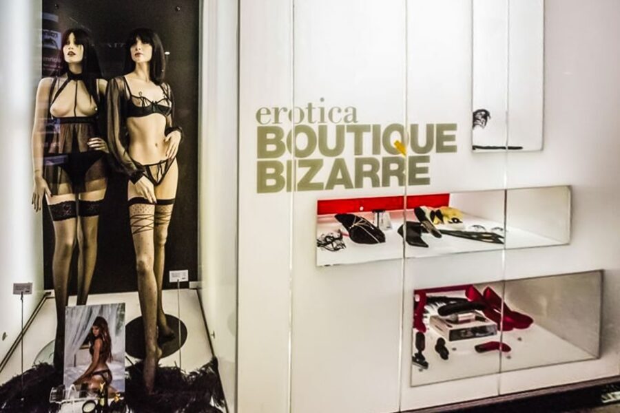 Hamburg: Adults Only Reeperbahn Tour - Visiting Zur Ritze and Its Significance