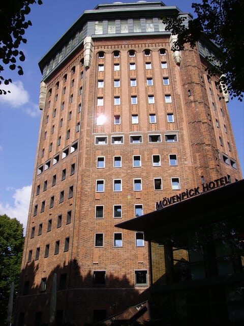 Hamburg: Private Tour - Schanzenviertel & Karolinenviertel - Exploring the Historic and Modern