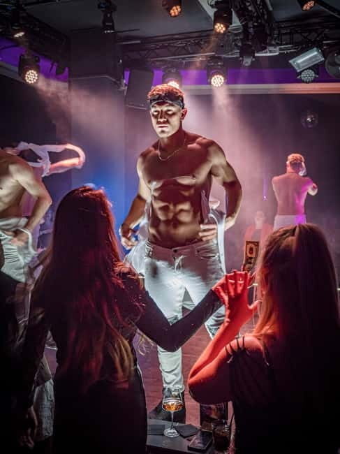 Hamburg: SIXX PAXX Men´s Perfoming Arts Show - What You’ll Experience During the Show