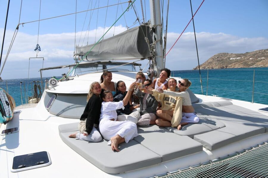 Heraklion: Dia Island Ultimate Catamaran Cruise with Meal - Water, Food, and Atmosphere