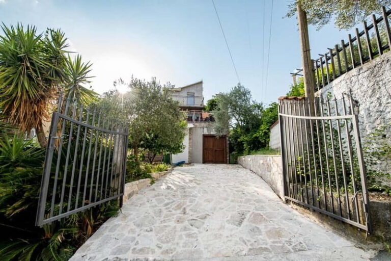 Herceg Novi: Charms of the Town of 6 Empires & Wine Tasting - Fortress Visits: Forte Mare and Kanli Kula