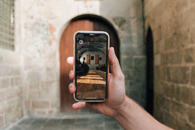 HistARy: Guided tour of the Gothic Quarter with Augmented Reality - What Makes This Tour Stand Out?