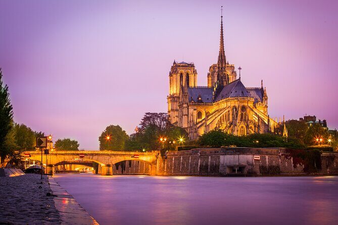 Historic Heart of Paris: Île de la Cité Walking Tour - What to Expect During the Tour