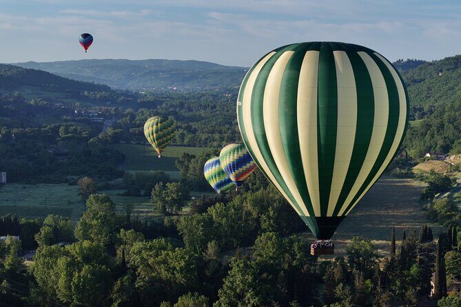 Hot air balloon over the hills of Pienza, Montalcino and Val D'Orcia - Who Will Love This Experience?