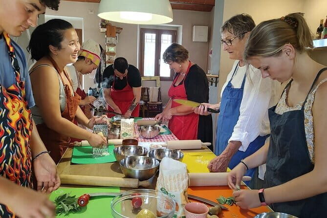 Intimate and authentic Pasta Lesson & Chianti wine. Free parking - The Experience in Detail