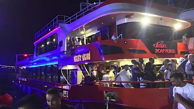 Istanbul: Bosphorus Dinner Cruise - Deep Dive: What Makes This Cruise Stand Out