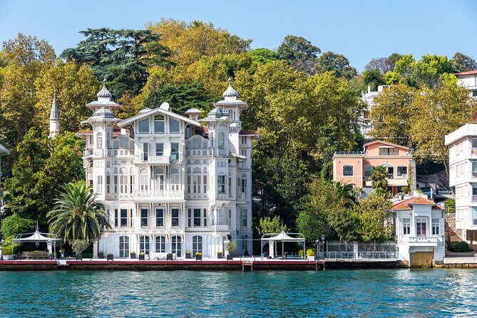 Istanbul Bosphorus Sightseeing Cruise with Audio Guide - The Itinerary: A Closer Look at Each Stop