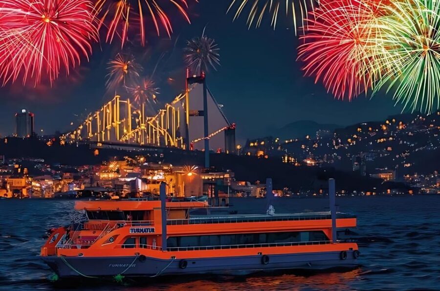 Istanbul: New Year's Eve Dinner Cruise / DJ & Drinks 2026 - Key Points