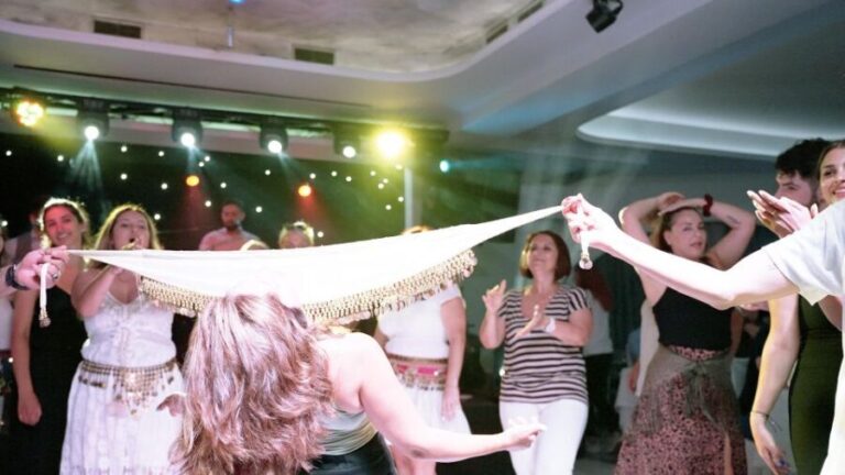 Kamari: Greek Show, Buffet Dinner, and Drinks at Dimitris - Authenticity and Value