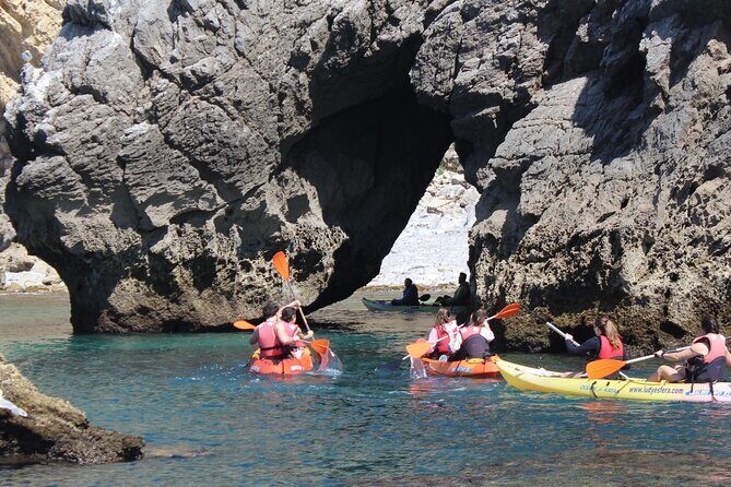 Kayak tour from Sesimbra to Ribeira do Cavalo Beach, passing through the caves - Who Should Consider This Tour?