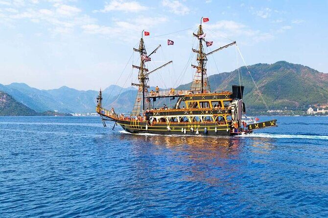 Kemer Pirate Boat Trip with transfer from Belek - Onboard Entertainment and Dining