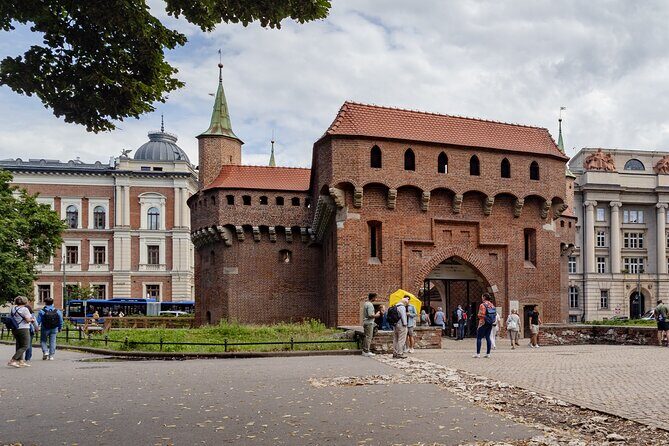 Kraków 3 Hours Private Tour in the Old Town and Wawel Hill - Practical Details and Tips
