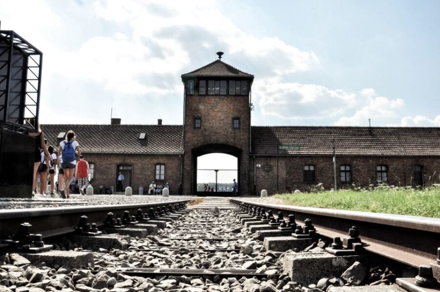 Krakow: Auschwitz-Birkenau Guided Tour Pickup/Lunch Options - Whats Included and How That Adds Value