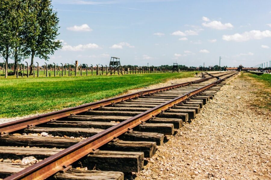 Krakow: Auschwitz-Birkenau Live Guided Tour & Hotel Pickup - What Makes This Tour Stand Out