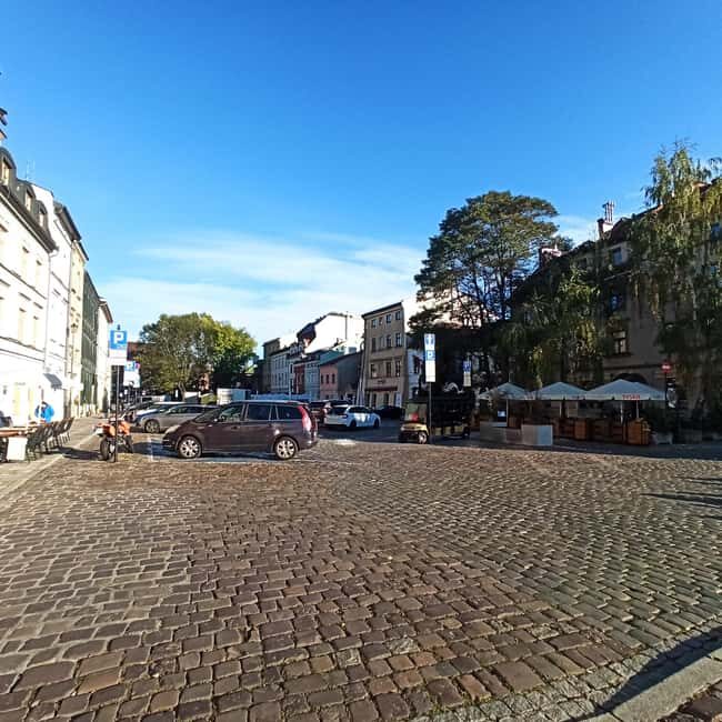 Krakow: Kazimierz Jewish Quarter Guided Walking Tour - Starting Point: The Obelisk of Remembrance