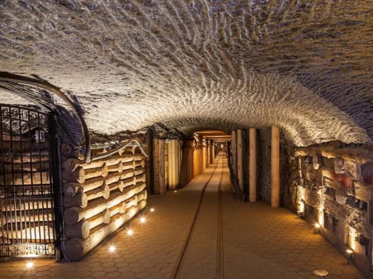 Krakow: Salt Mine Guided Tour with Hotel Pickup - The Itinerary in Detail