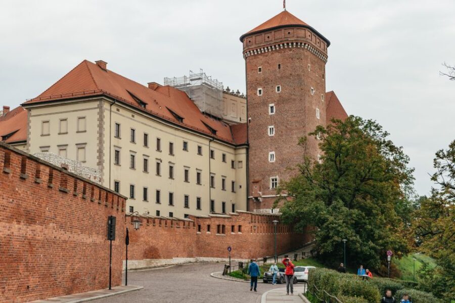 Krakow: Wawel Castle Guided Walking Tour - Exploring the Wawel Castle Guided Walking Tour in Detail