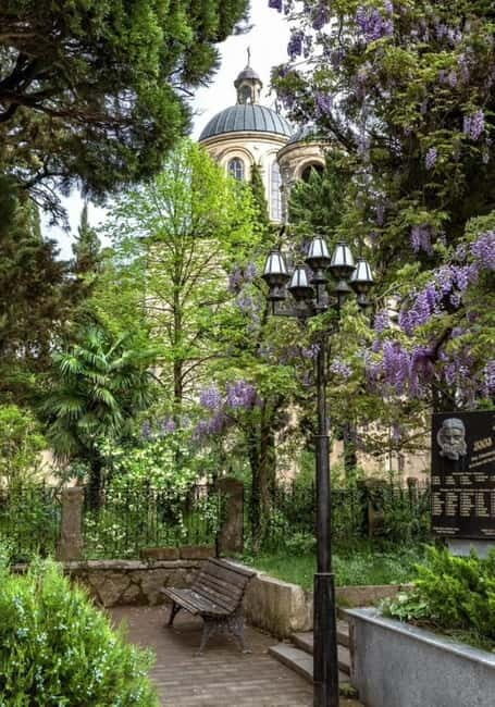 Kutaisi: Historic Walking Tour with Guide, 3 Hours - Exploring Iconic Landmarks