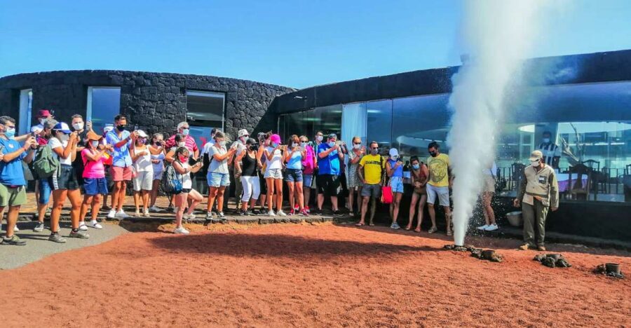 Lanzarote: Full-Day Island Highlights Tour - Cave Discoveries: Cueva de los Verdes & Jameos del Agua