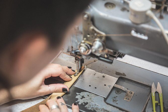 LEATHER GOODS WORKSHOP: Create and design your belt - In-Depth Look at the Leather Workshop