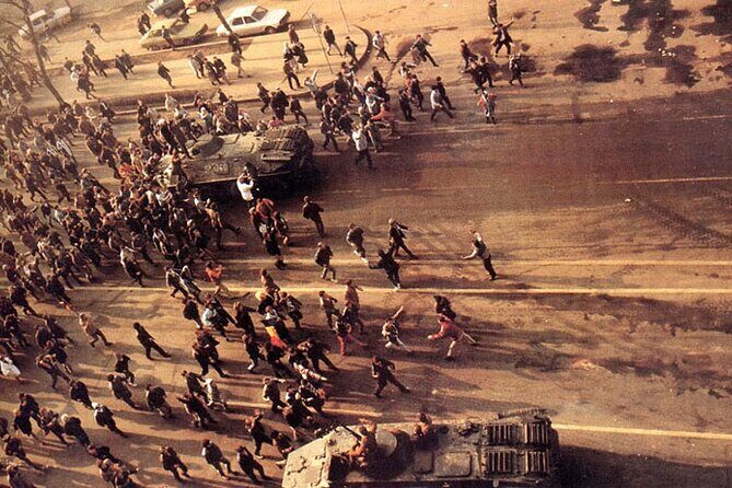 Life in Communism - Analyzing the Value: Price and Experience