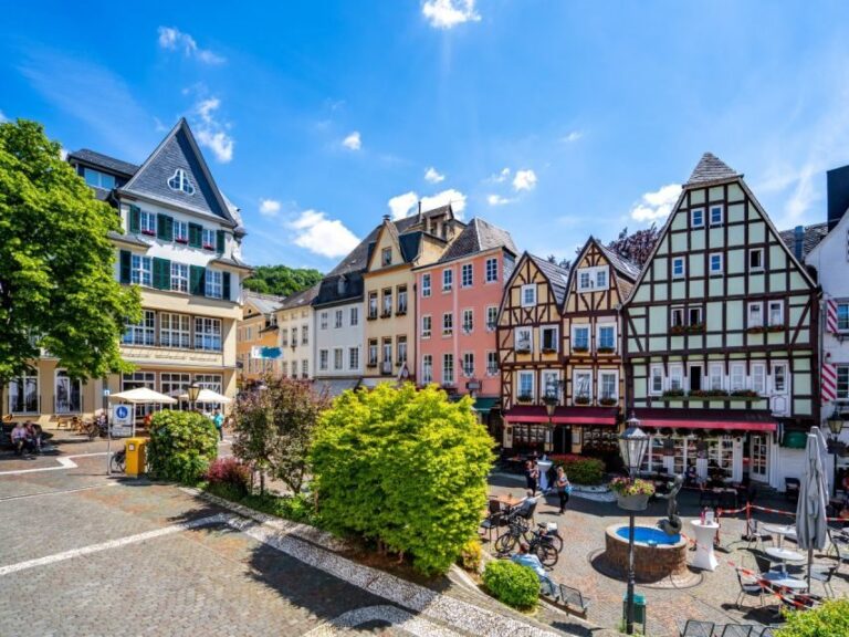 Linz Old Town Highlights Walking Tour with Pöstlingbergbahn - What to Expect: In-Depth Look at the Itinerary